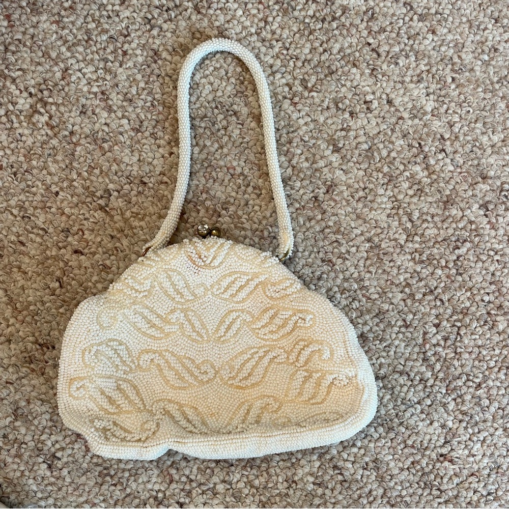 Vintage white beaded small handbag.